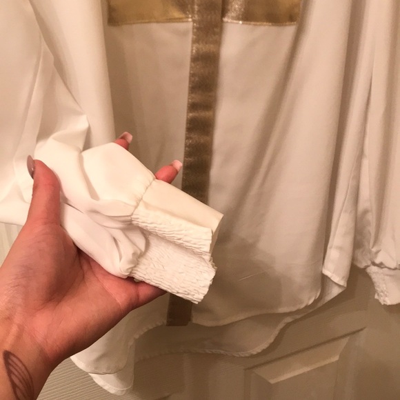 White blouse - Picture 3 of 3